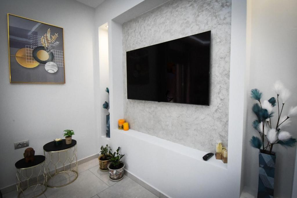 TV a/nebo společenská místnost v ubytování Nefeli Apartment
