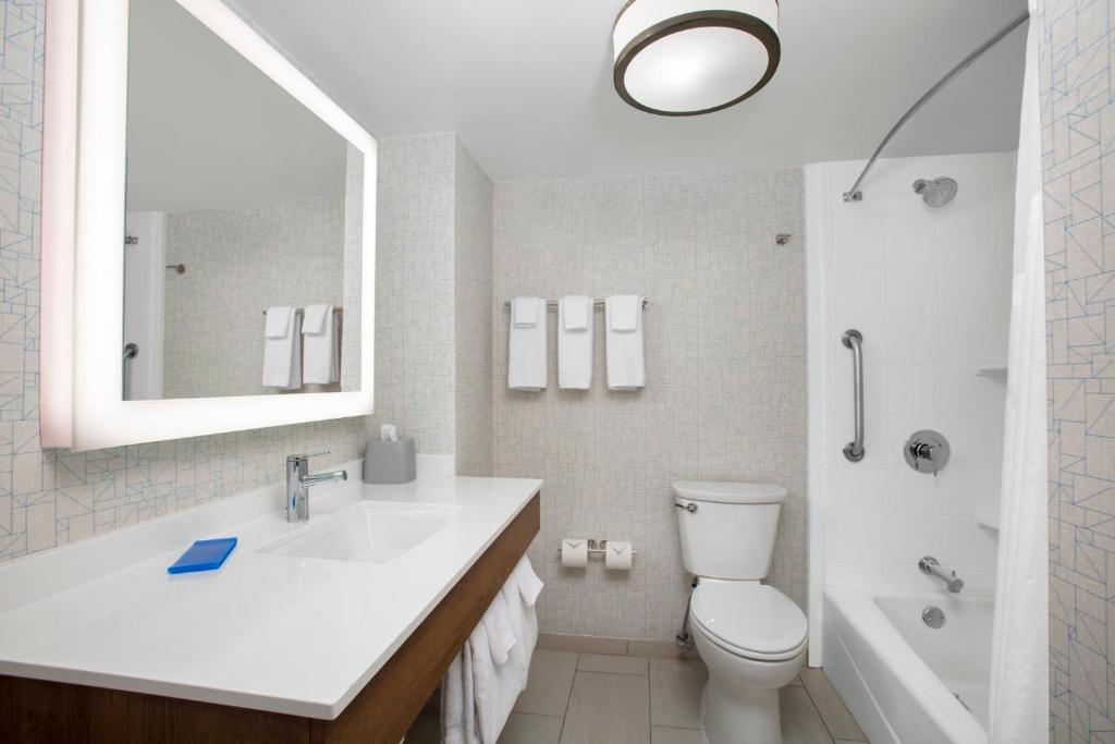 Holiday Inn Express Charleston-Civic Center by IHG photo