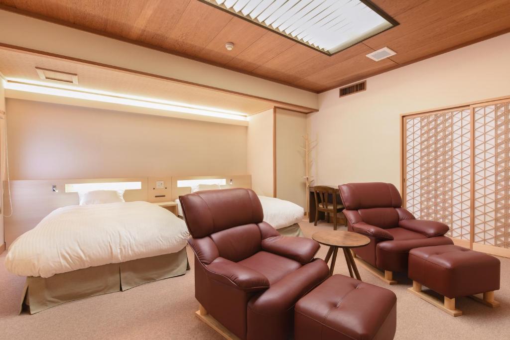 Posezení v ubytování Furuya Ryokan