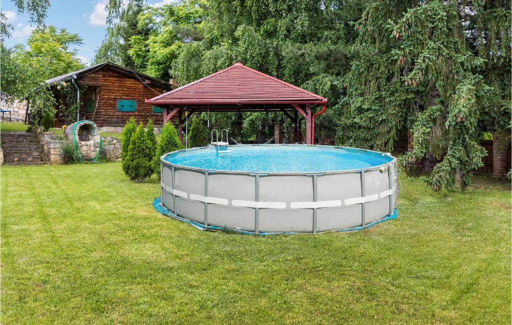 a hot tub in a yard with a gazebo at Gorgeous Home In Radovanci With Jacuzzi 