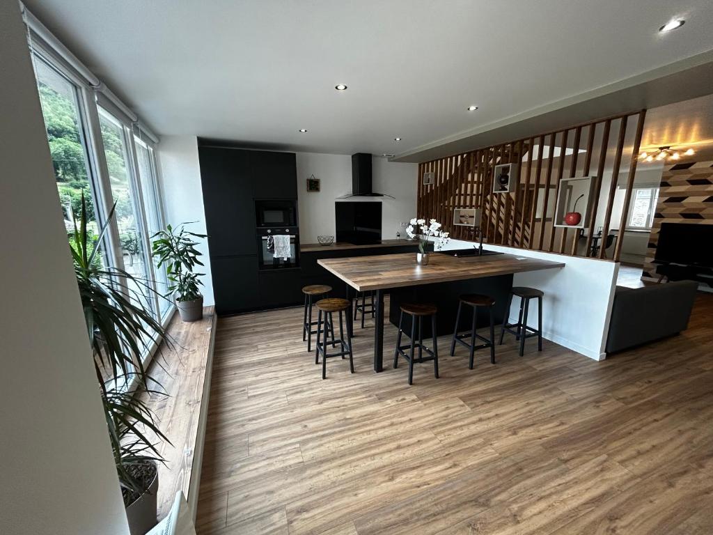 a kitchen and dining room with a table and chairs at Maison de campagne in Vuillafans