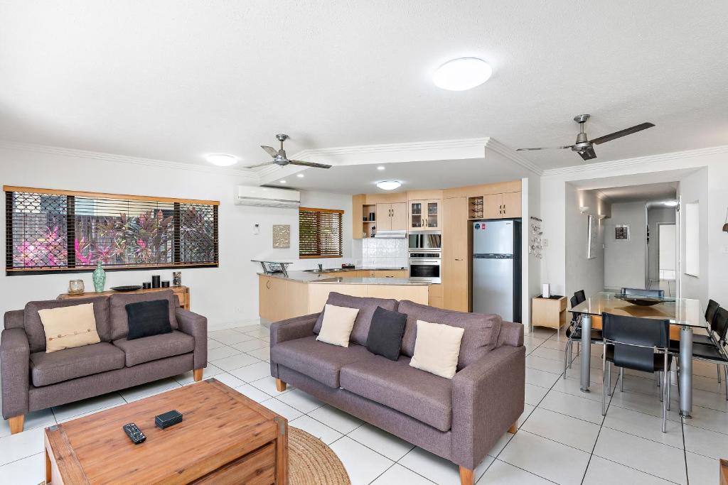 Meridien Beachfront Apartments at Trinity Beach - Appartement Met Drie Slaapkamers - #1