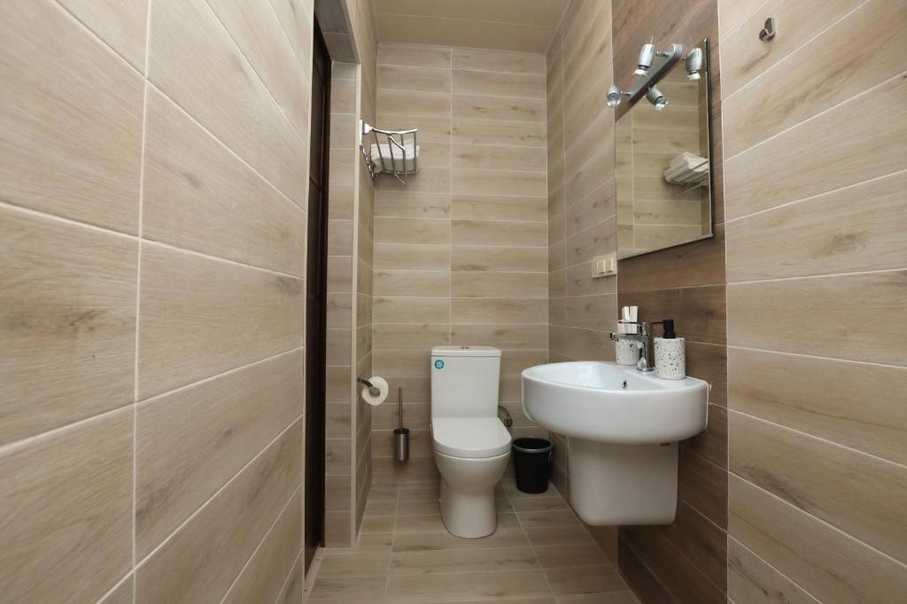 Koupelna v ubytování Syune Mini Hotel