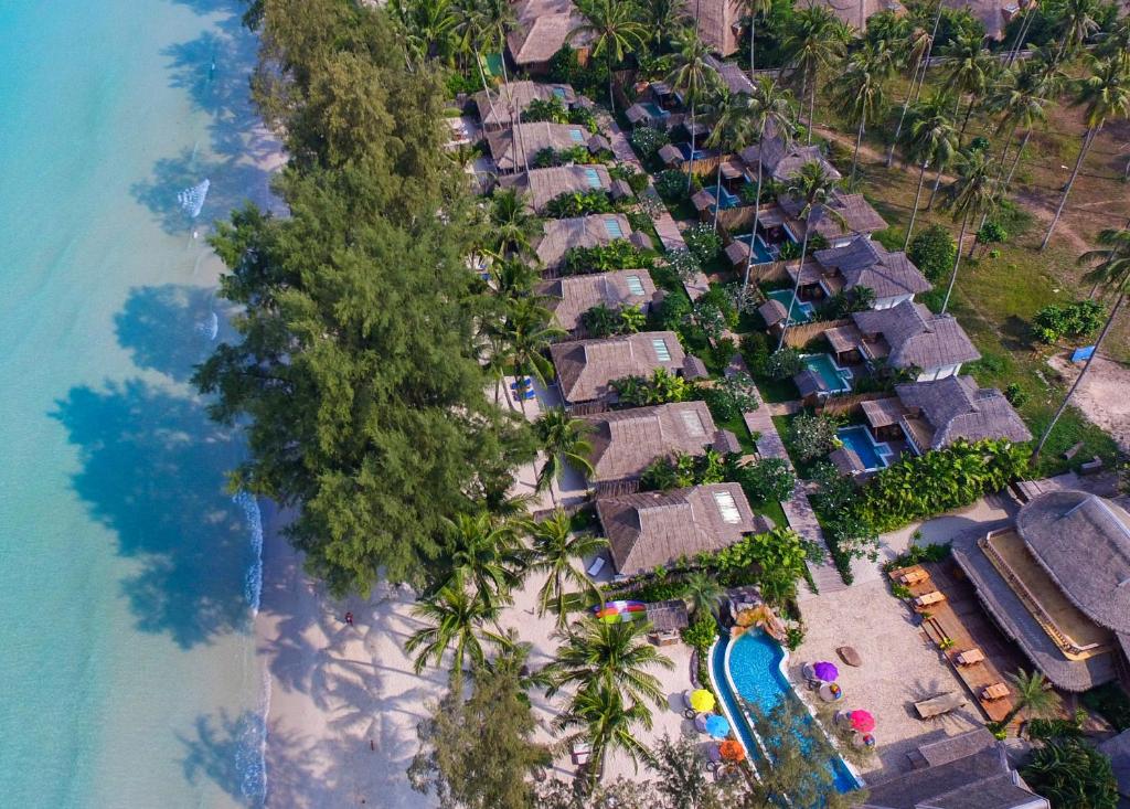 een luchtzicht op een resort op een strand bij Tinkerbell Resort @ Koh Kood in Ko Kood