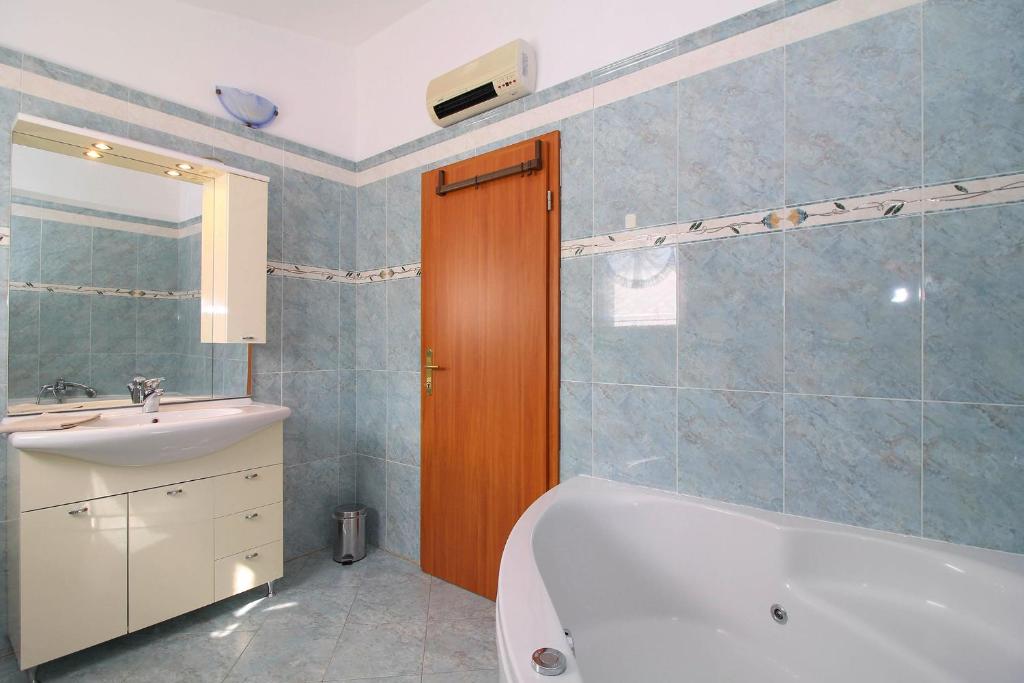 Koupelna v ubytování Luna in Marčana (Haus für 4-6 Personen)