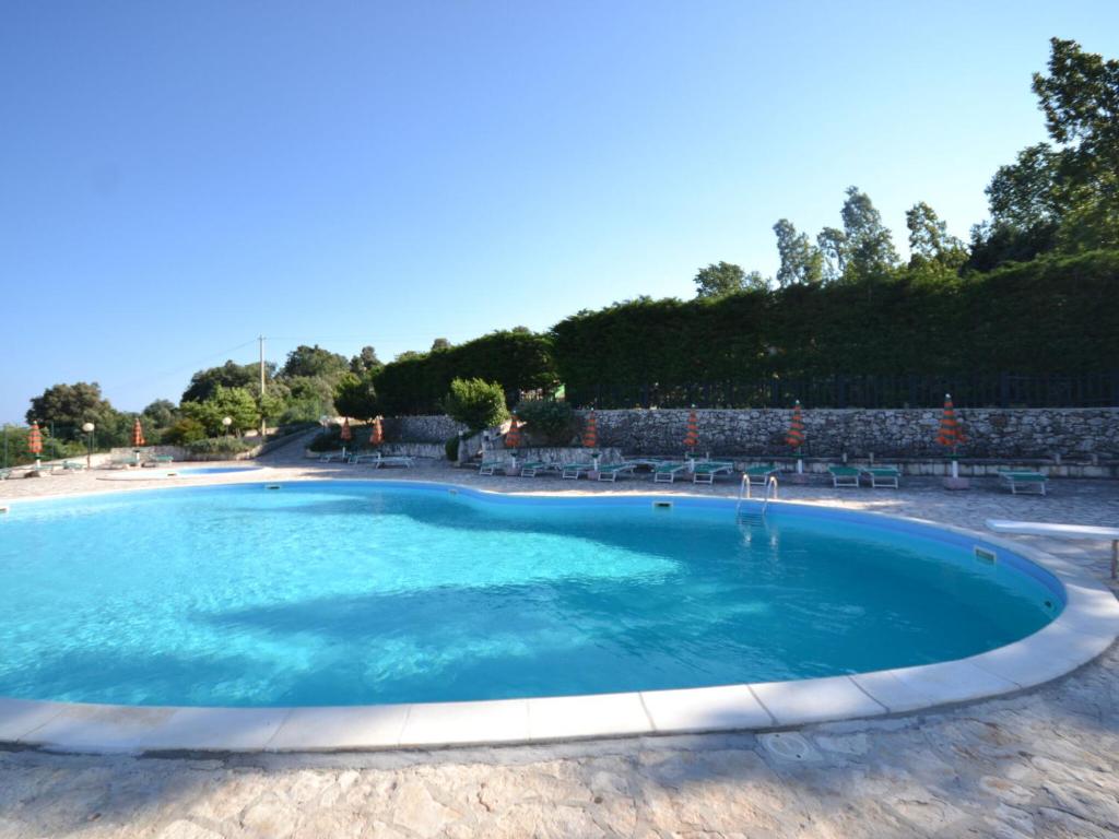 Bazén v ubytovaní Holiday Home in Mattinata with Pool Tennis Court Bikes alebo v jeho blízkosti