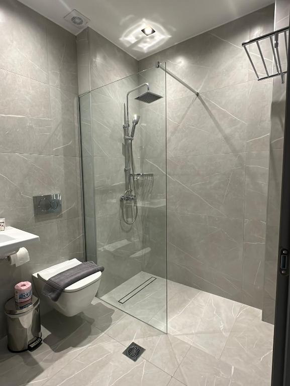 Oikos 9 Rooms and Suites - Habitación Triple De Lujo