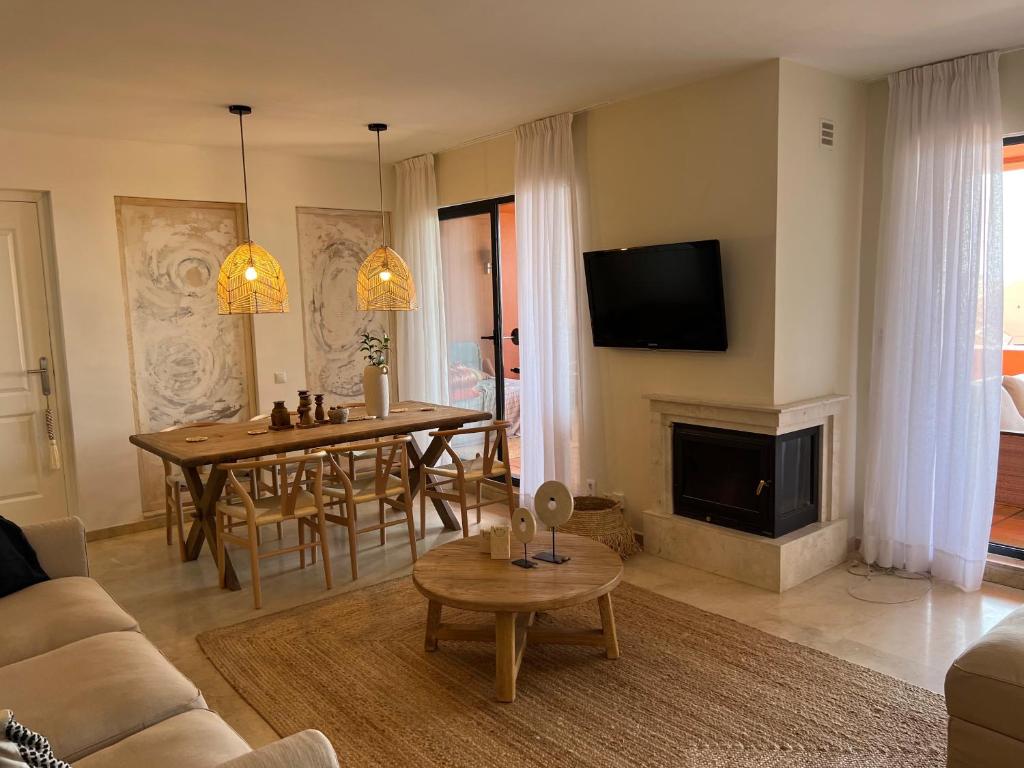 Televízia a/alebo spoločenská miestnosť v ubytovaní Vista apartment