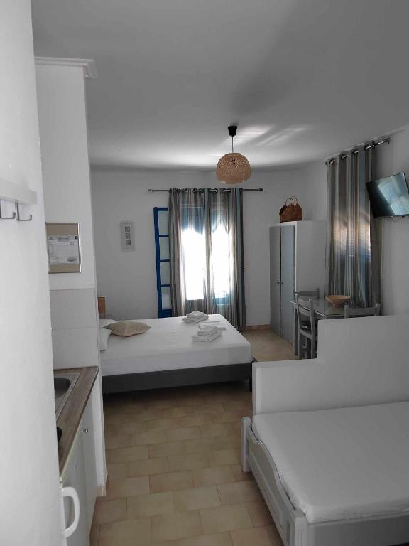 Postel nebo postele na pokoji v ubytování Lianos Hotel Apartments