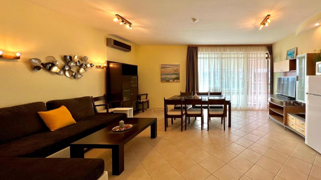 A kitchen or kitchenette at Premium Apartment Midia Beach