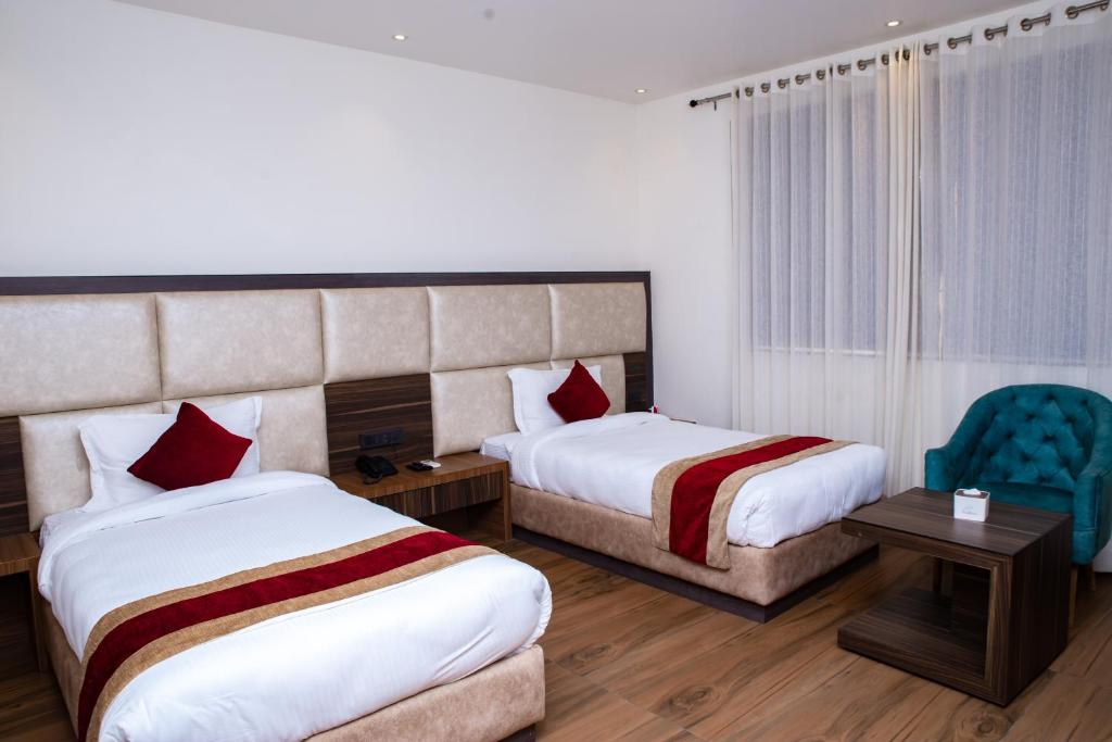 Postel nebo postele na pokoji v ubytování Asian Buddha Hotel