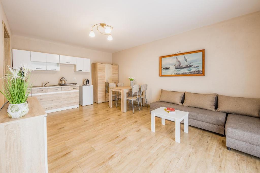 a living room with a couch and a table at Domki Na Zaciszu in Jastrzębia Góra