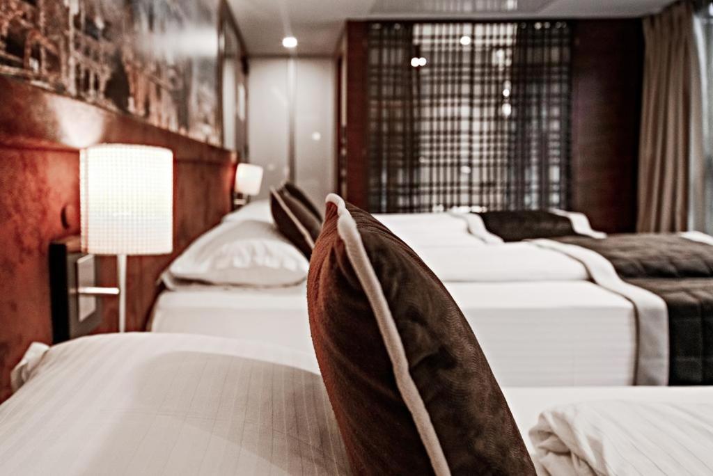 Postel nebo postele na pokoji v ubytování Hotel President Sarajevo