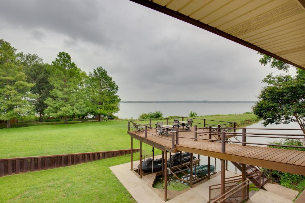 Cedar Creek Lake House with Hot Tub and Private Dock!, Kemp – Updated 2023  Prices
