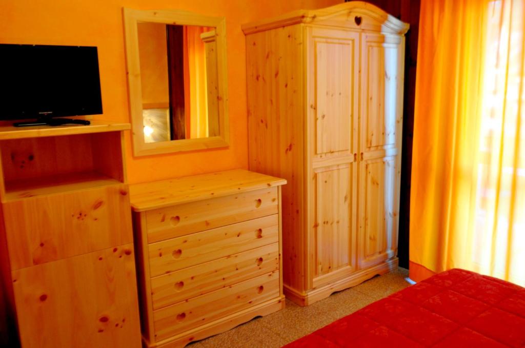 TV a/nebo společenská místnost v ubytování Hotel Miramonti