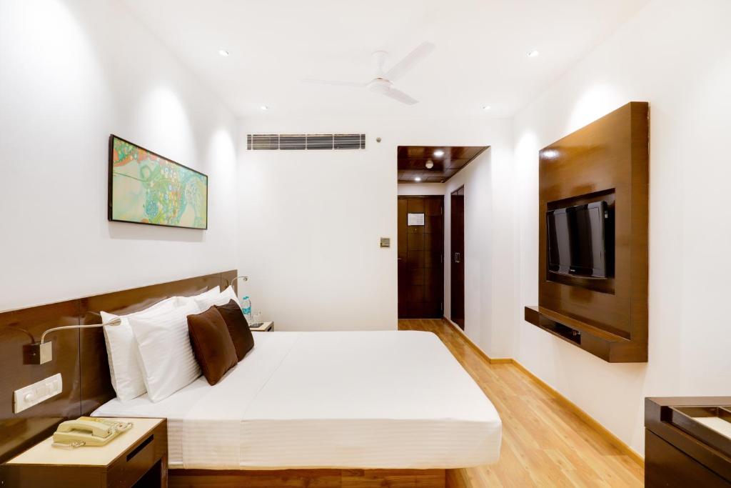 Postel nebo postele na pokoji v ubytování Lemon Tree Premier 1, Gurugram