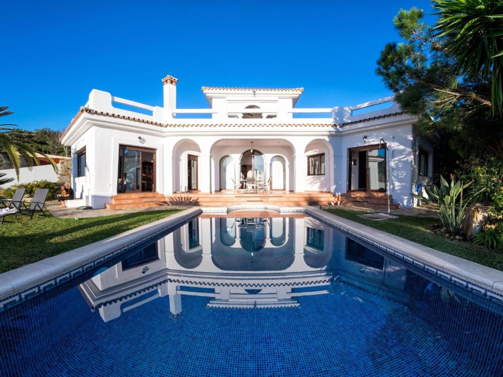 a large white house with a swimming pool in front of it at REf 4 CASA BLANCA in Zahara de los Atunes