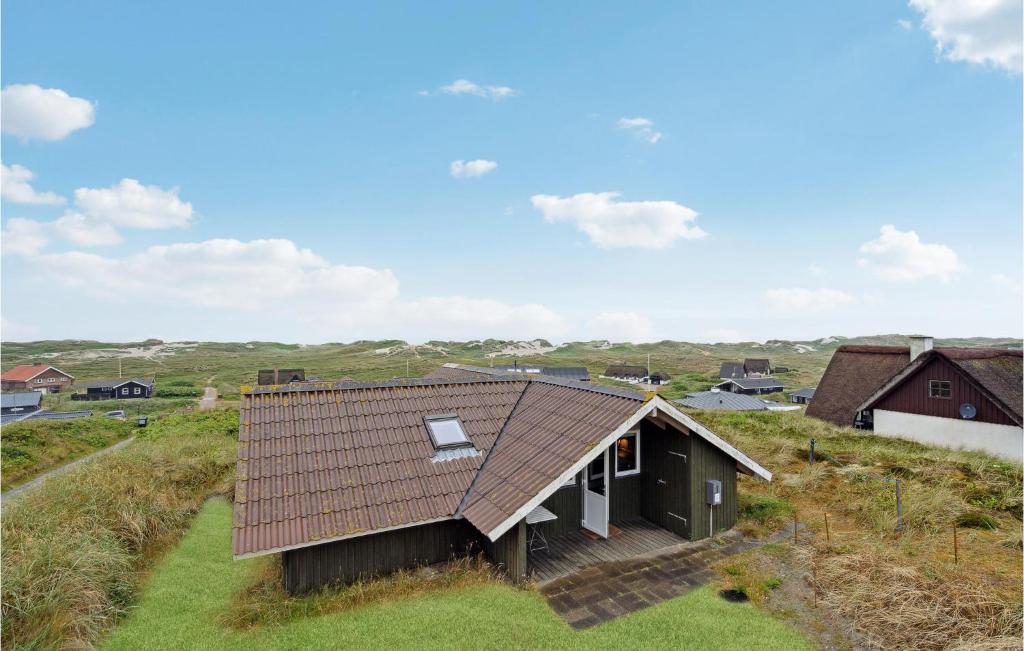 an overhead view of a house with a brown roof at 3 Bedroom Stunning Home In Ringkbing in Søndervig