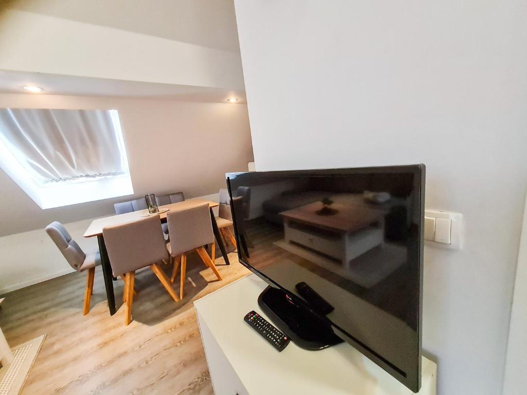TV a/nebo společenská místnost v ubytování Apartment Rosa 501