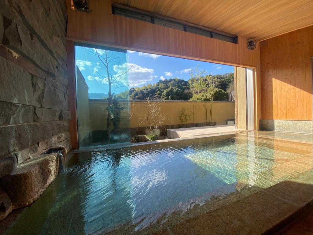 Bazén v ubytování Kaiseki Ryokan Ashikari nebo v jeho okolí