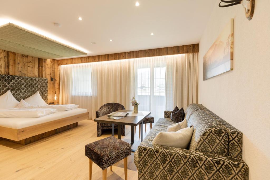 Postel nebo postele na pokoji v ubytování Hotel Garni Jagdhof