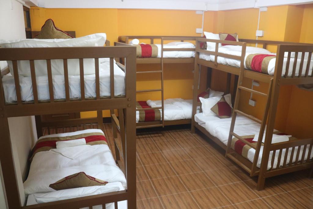 Postel nebo postele na pokoji v ubytování Nepalaya Home Hostel