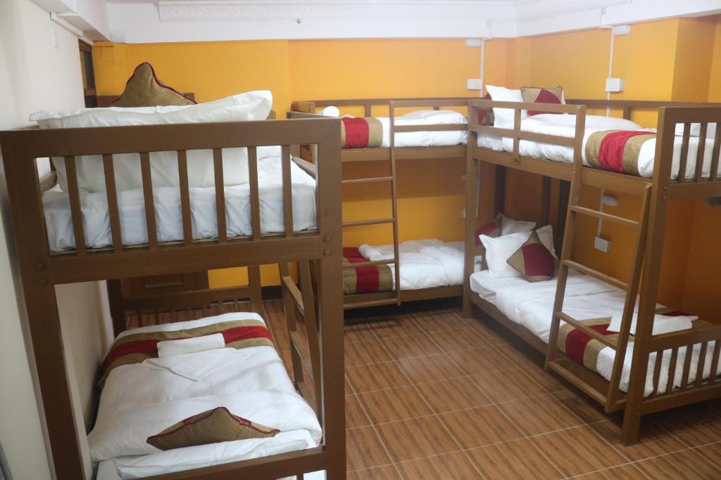 Postel nebo postele na pokoji v ubytování Nepalaya Home Hostel