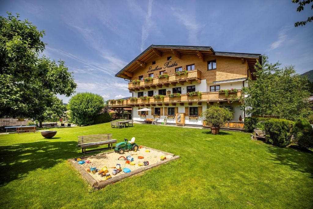 Vonkajšia záhrada v ubytovaní Landhaus Rustika