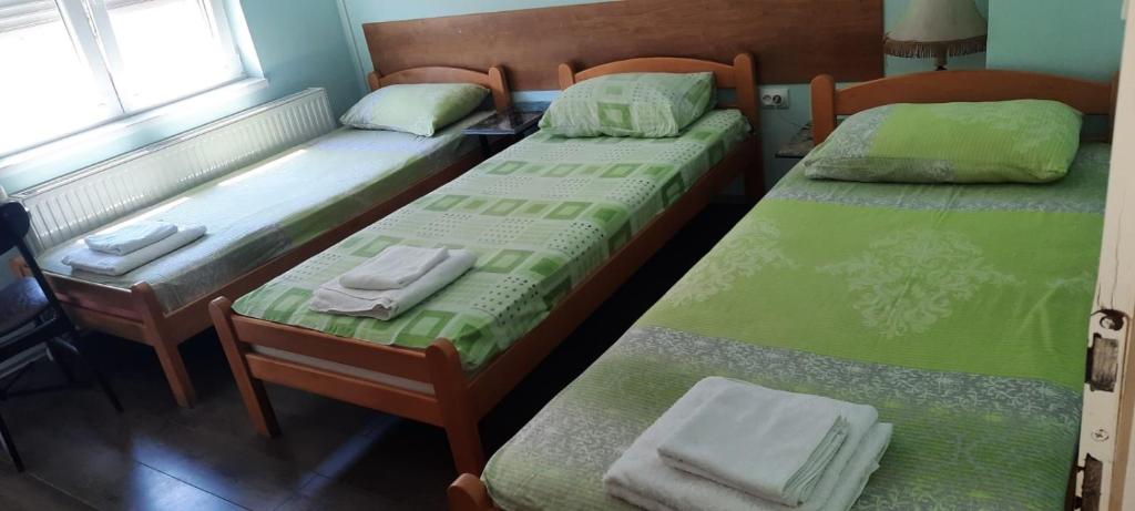 Postel nebo postele na pokoji v ubytování Guest House Trajkovic Jagodina