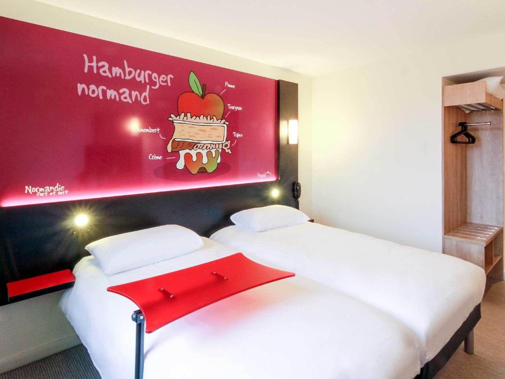 Postel nebo postele na pokoji v ubytování ibis Styles Flers