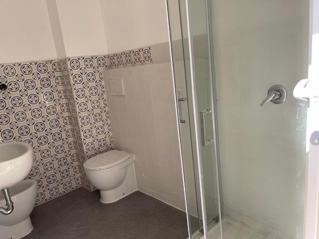 A bathroom at HS Easy holiday home
