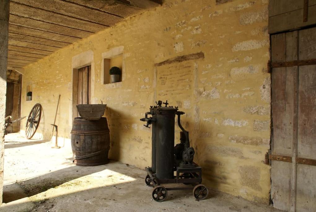 an old stove sitting in the corner of a building at Gîte de la corgette in Saint-Romain