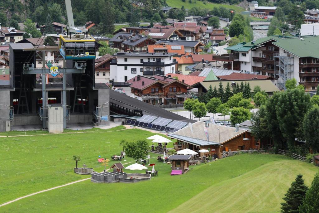 Nespecifikovaný výhled na destinaci Mayrhofen nebo výhled na město při pohledu z hotelu