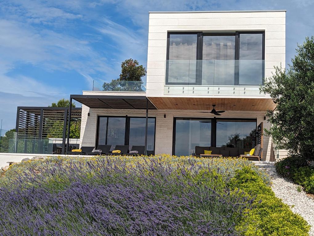 Vonkajšia záhrada v ubytovaní Villa Vinisce View