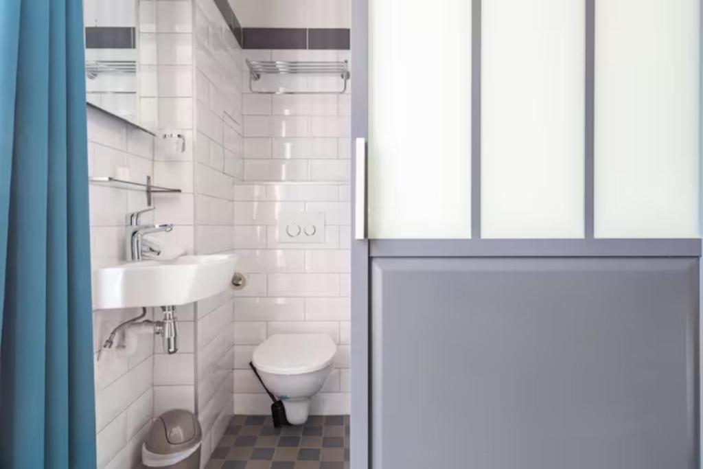 District Republique - Resim 44