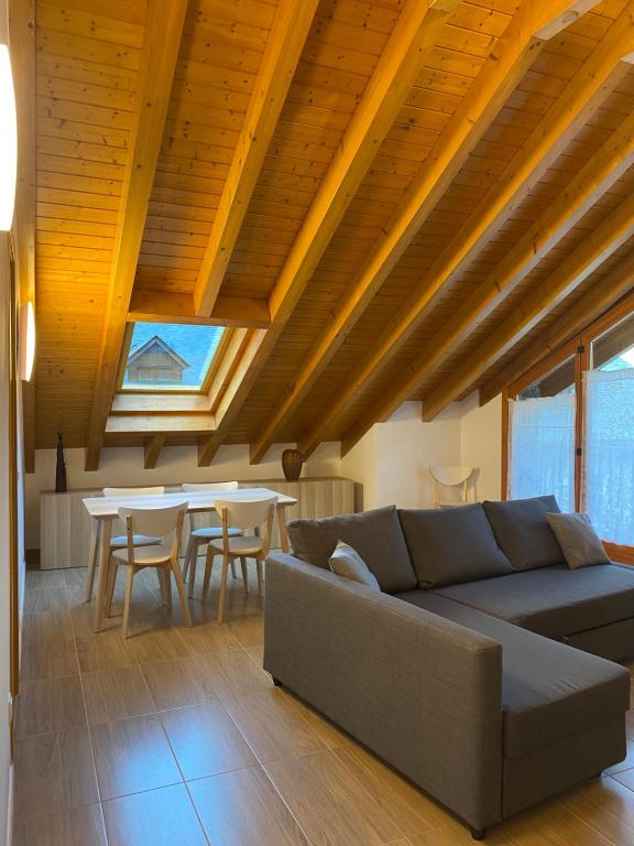a living room with a couch and a table at Era de Caçador in Llavorsí
