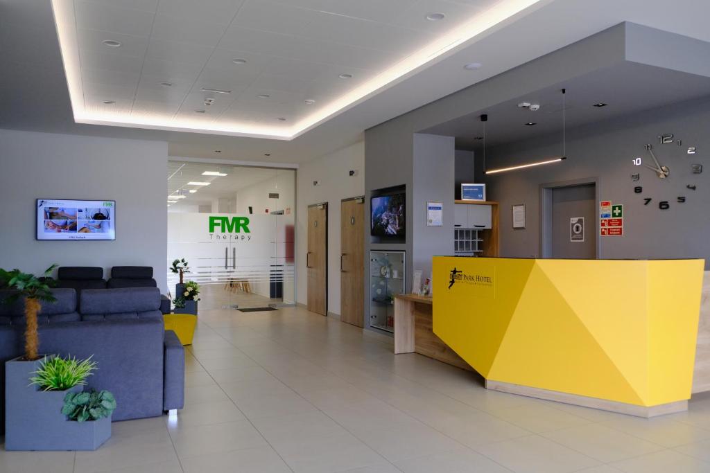 The lobby or reception area at KIRÁLY PARK HOTEL