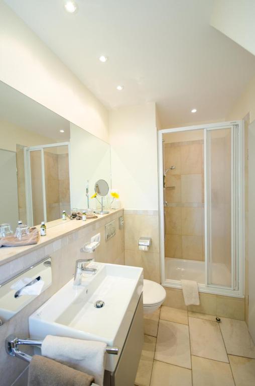 Koupelna v ubytování Apartment Hotel Schreier