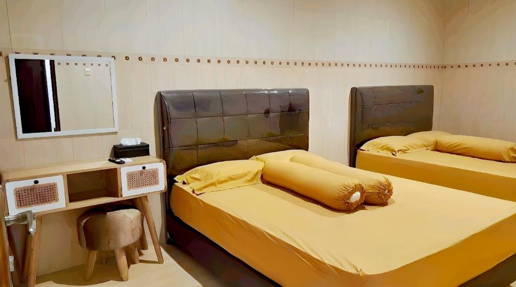 En eller flere senge i et værelse på De Patuk Homestay
