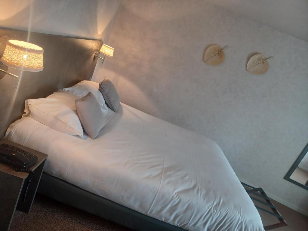 Postel nebo postele na pokoji v ubytování Hôtel La Parenthèse