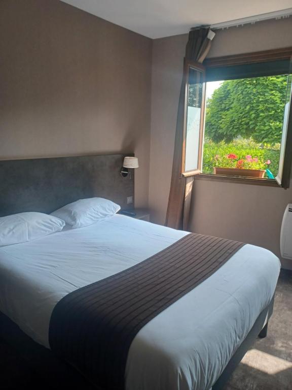 Postel nebo postele na pokoji v ubytování Hôtel La Parenthèse