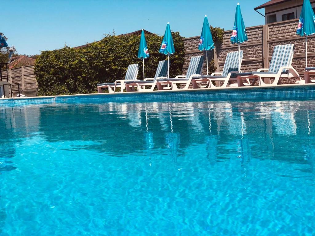 Bazén v ubytování ADMAR Rooms & Restaurant nebo v jeho okolí