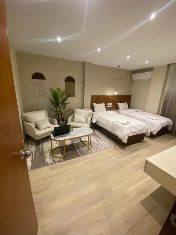Postel nebo postele na pokoji v ubytování Nakhil Inn Residence