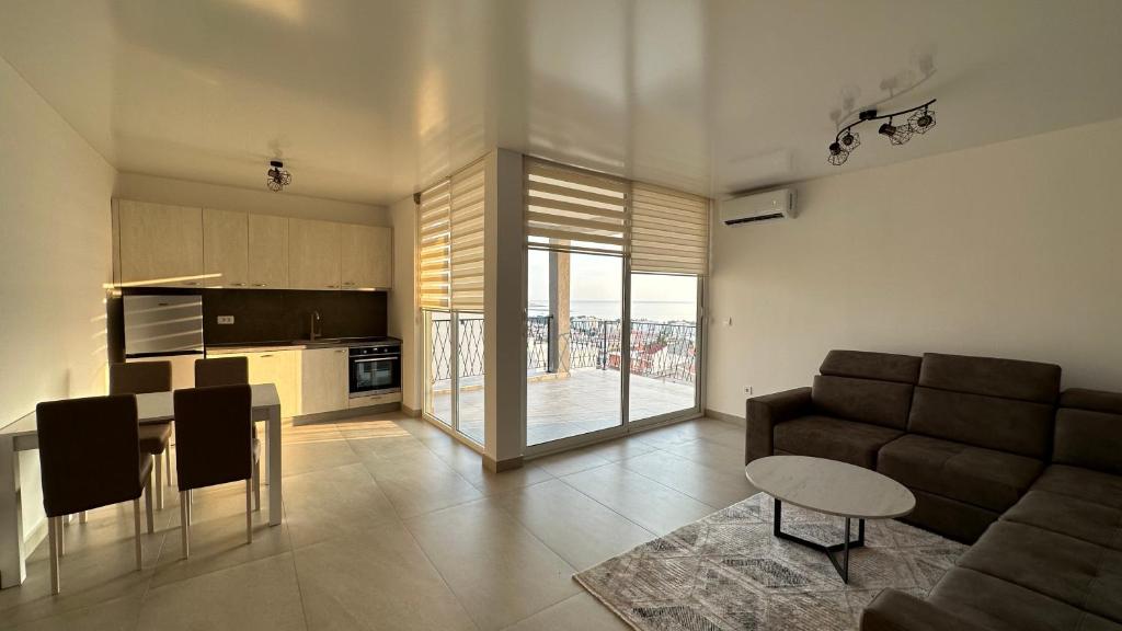 O bucătărie sau chicinetă la Akapulko Apartments