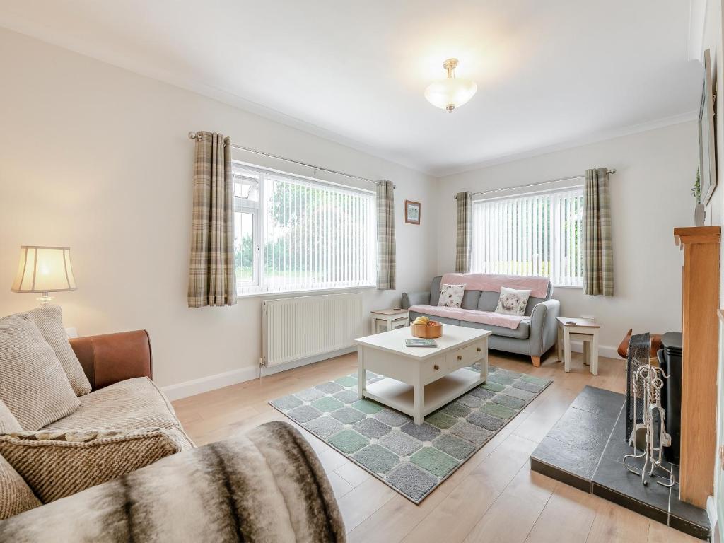 a living room with a couch and a table at Moor Close in Alne
