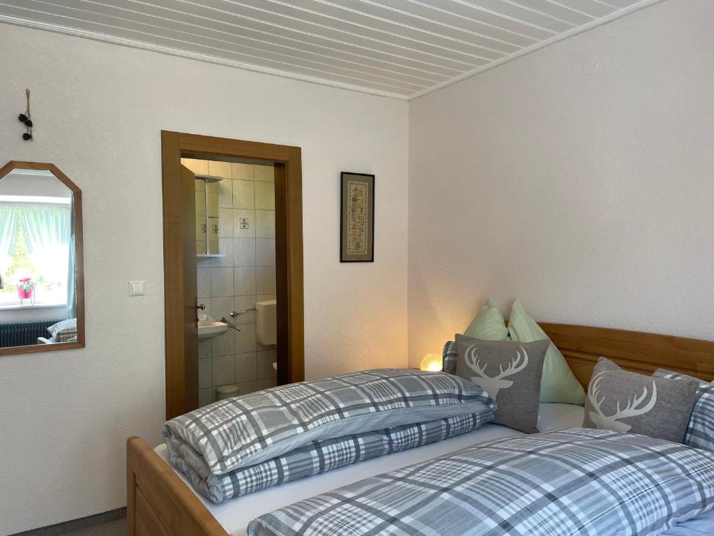 Postel nebo postele na pokoji v ubytování Landhaus Schönblick