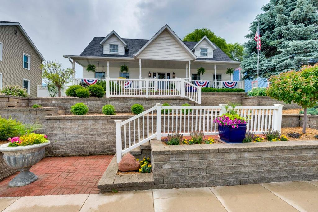 Κήπος έξω από το Game Room and Patio Bremer House Waverly Rental