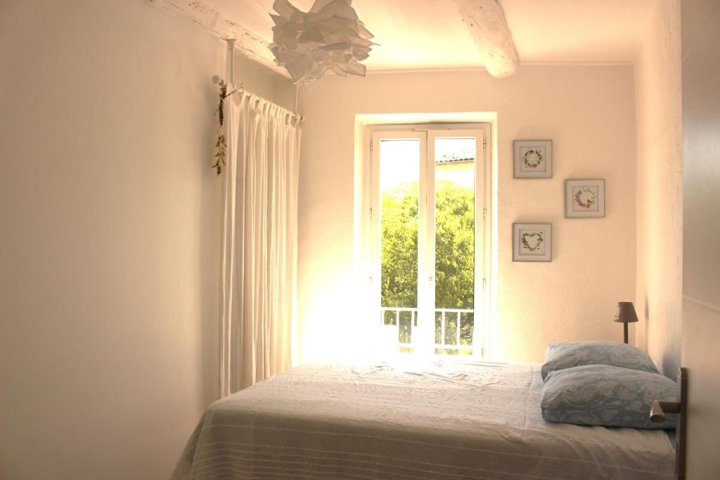 Joli appartement avec balcon au coeur de Forcalquier - Two-Bedroom Apartment