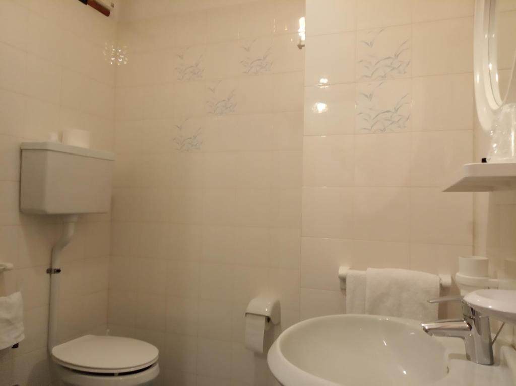 Koupelna v ubytování Hotel Adele