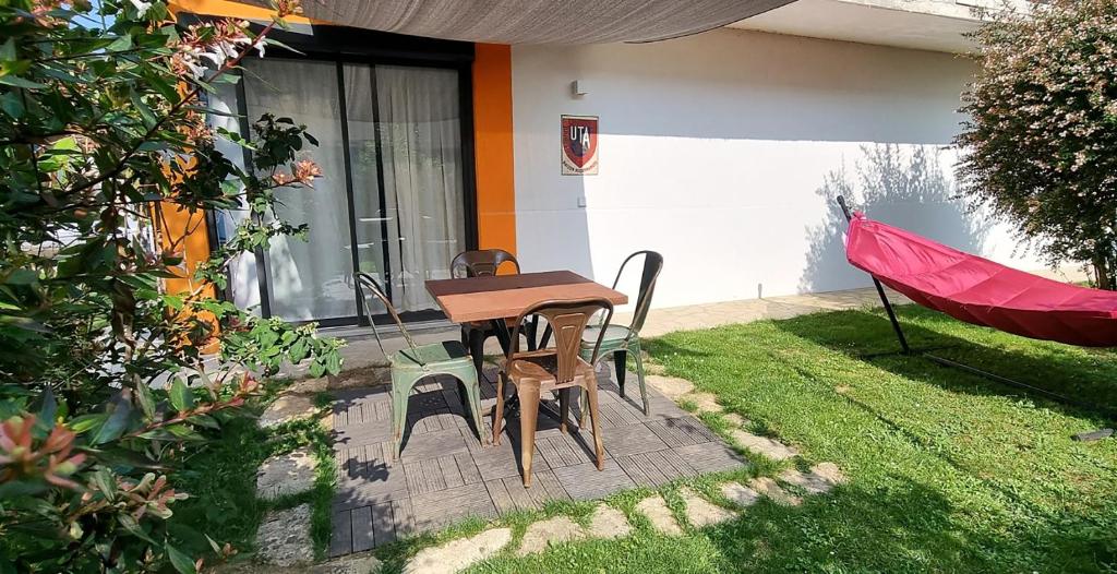 Vonkajšia záhrada v ubytovaní La Maison Pop Appartement meublé indépendant avec jardin